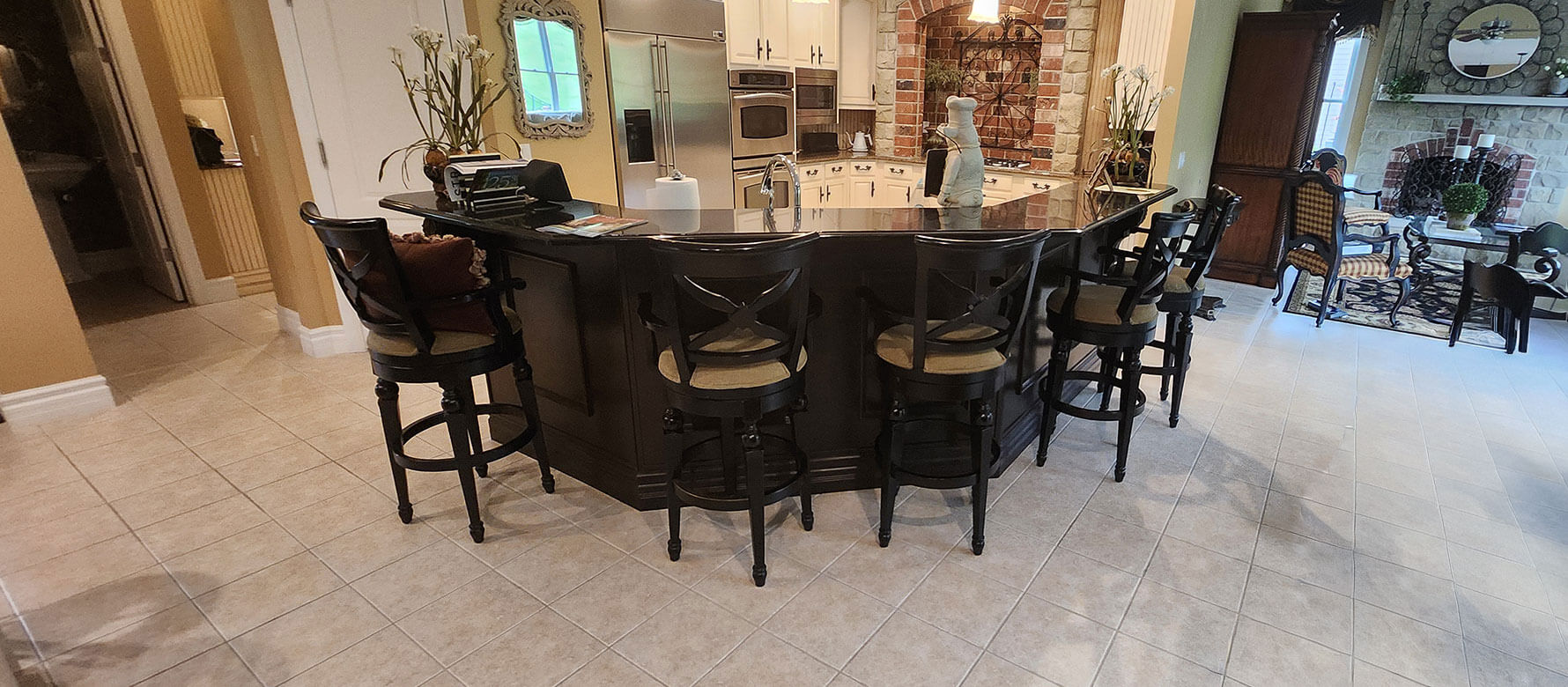 Modern kitchen renovation with custom cabinetry - Professional Wood Interiors